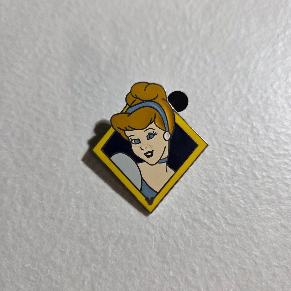 Disney Trading Pin Unisex OS Blue Cinderella Cast Lanyard 2006 9 of 12